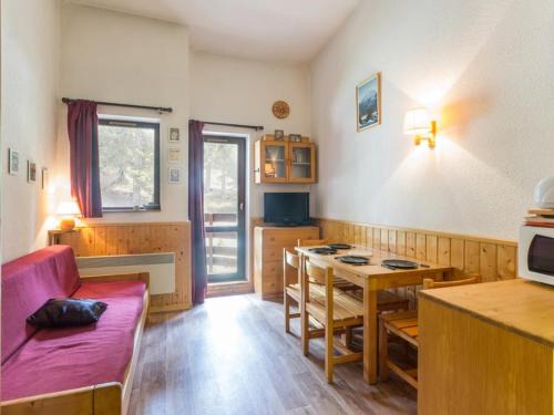La Rosiere Apartment | Studio mezzanine 35m², 6 pers, proche pistes et commerces, balcon, ascenseur, casier à skis - FR-1-275-143