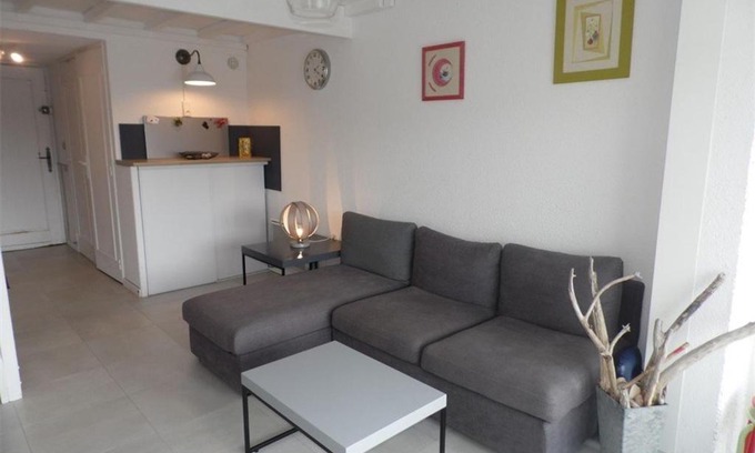 Le Grau-dʼAgde Apartment | Studio mezzanine, 4 couchages, 1er étage, parking privé, à 700 m des commerces, Grau d'Agde - FR-1-423-39