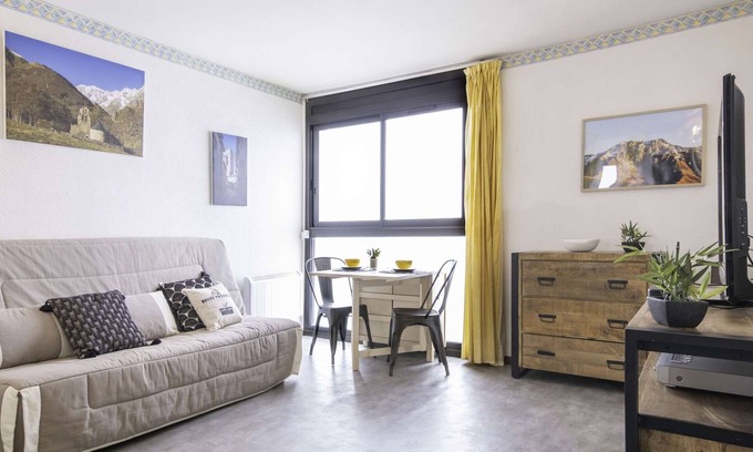 Pla d'Adet Apartment | Studio near ski slopes with parking, bright and quiet