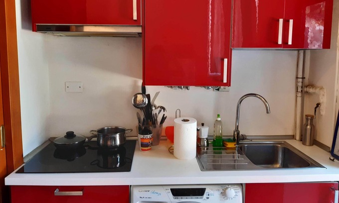 Precotto Apartment | Studio near the metro - WIFI vodafone, 1 GIGA, one thousand mega per second