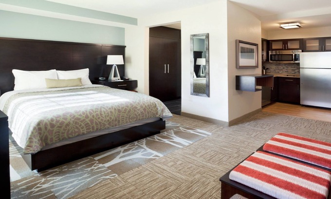 Lexington Apartment | Studio Near U of Kentucky. Free Breakfast. Pool. Gym.