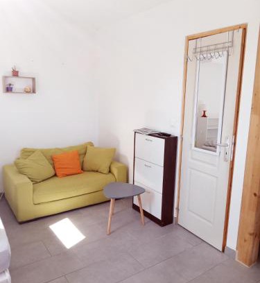 Sainte-Anne - Faubourg Noyon Apartment | Studio neuf avec jardin partagé