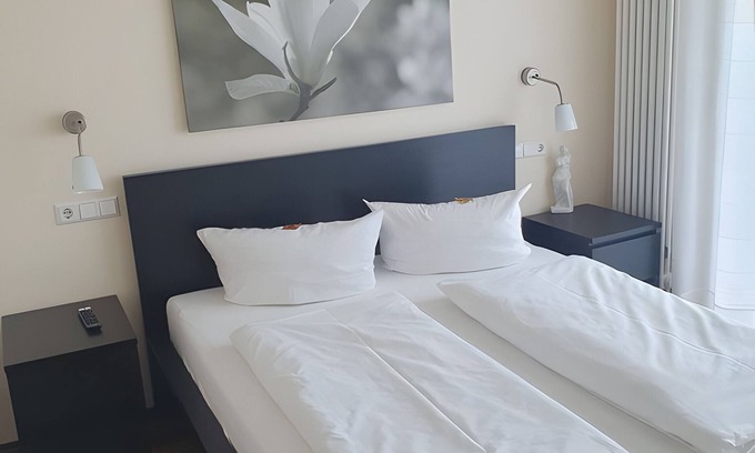 Illertissen Apartment | Studio 'Nr 1' with Balcony and Wi-Fi
