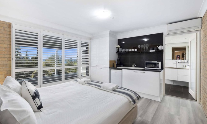 Sapphire Beach Apartment | Studio @ #OMG Steps to Beach, Couples Getaway, kitchenette - free wifi