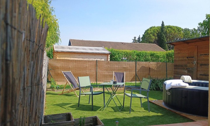 L'Isle-sur-la-Sorgue House | Studio Spa & Garden