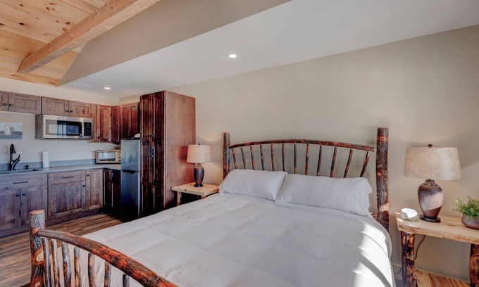 Sunapee Hotel | Studio Suite #4 at The Lodge | Minutes from Sunapee Harbor & Mount Sunapee