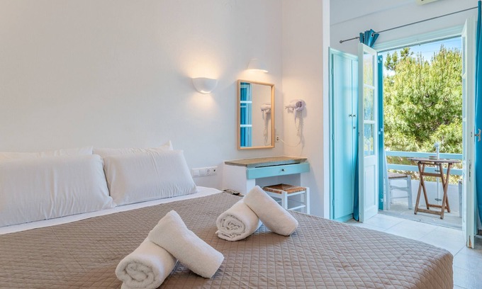 Platis Gialos Apartment | Studio 'Suite 6' with Sea View, Wi-Fi and Air Conditioning