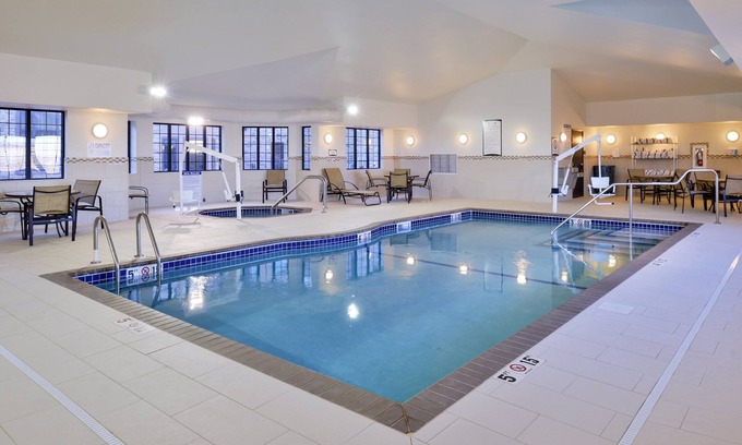 Rochester Apartment | Studio Suite | Free Breakfast + Pool & Hot Tub + Near Mayo Clinic!