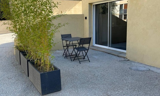 Martigues Apartment | Studio T1 dans résidence sécurisé, climatisé au Rdc avec terrasse et barbecue