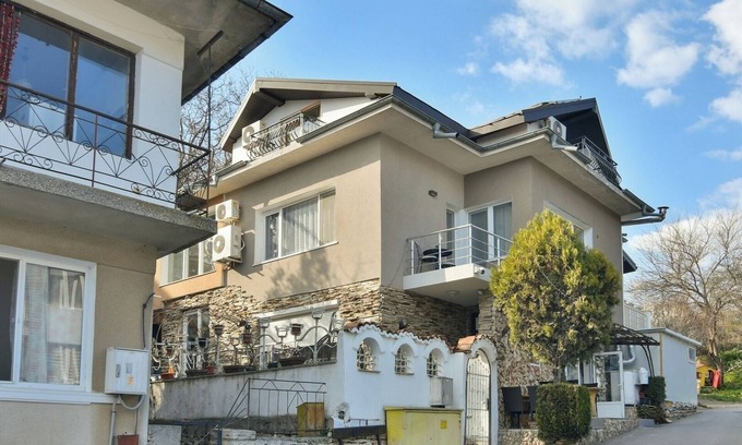 Balchik House | Studio "The waterfall"