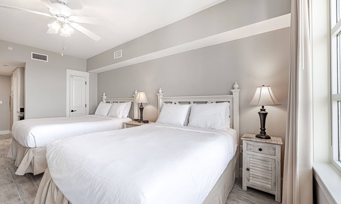 Baytowne Wharf Condo | Studio Unit ~ Kitchenette ~ Resort Pool ~ Fitness Center