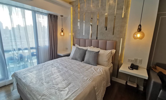 Makati Apartment | Studio Unit with Amazing View of Makati Skyline