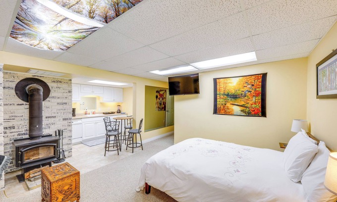 Libby Apartment | Studio w/Shared Hot Tub: 5 Mi to Logan State Park