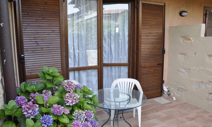 Montioni Apartment | Studio with air conditioning