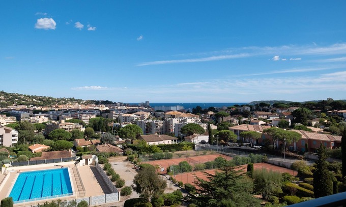 Sainte-Maxime Apartment | Studio with panoramic sea/city views air cond. wifi parking swimming pool tennis