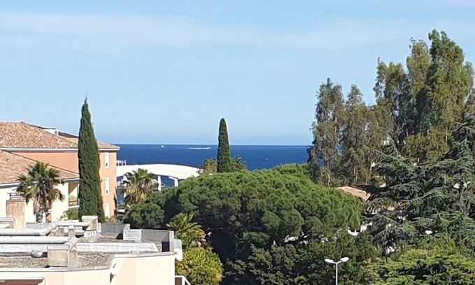 Sainte-Maxime Apartment | Studio with Pool, Parking and Terrace in Sainte-Maxime