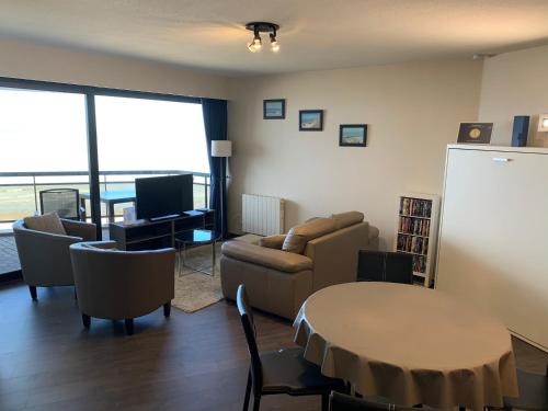 Blankenberge Apartment | Studio with Seaview