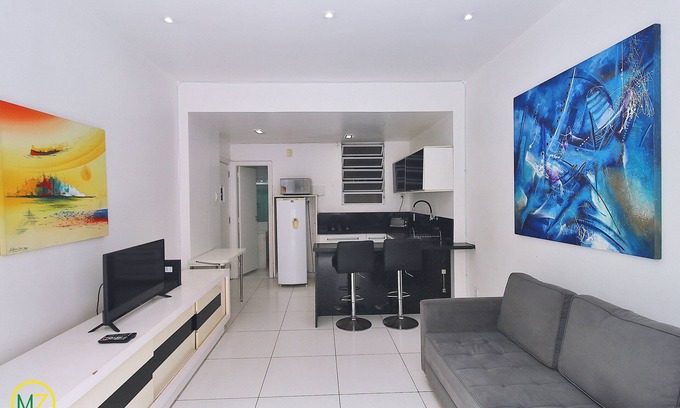 Copacabana Apartment | Studio with side view to the sea in Copacabana