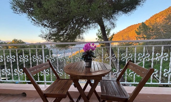 Nice Apartment | Studio within the villa with a fantastic view of the Alpes-Maritimes