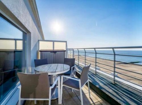 Wenduine Apartment | Studio Zeevonk Panoramic Sea View