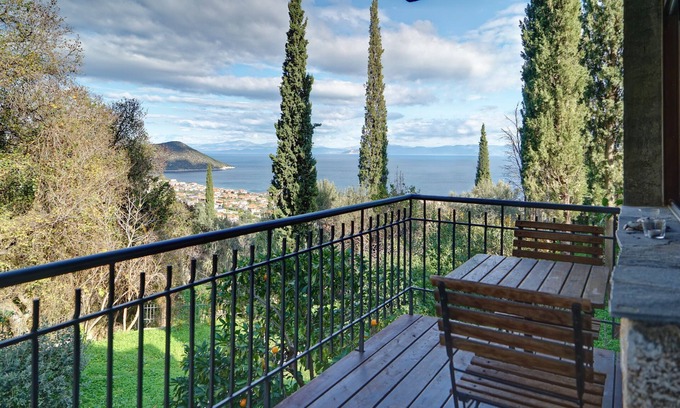 Livadi Apartment | Studios-Kyparissi, Apartment "Stafyli" in the heart of Arcadia/Peleponnes