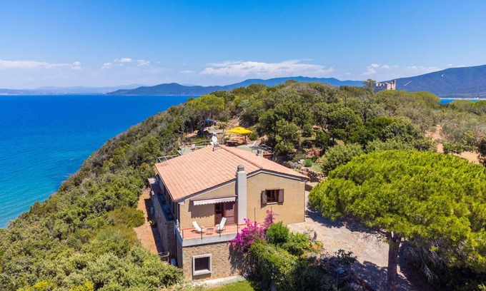 Punta Ala Villa | Stunning private villa for 12 guests with WIFI, A/C, TV, terrace and pets allowed