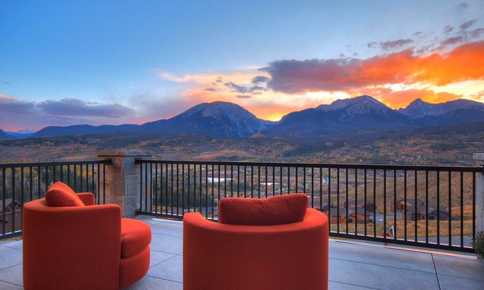 Angler Mountain Ranch House | Stunning #1 award winning modern Mountain Home. Spectacular Views! Fully loaded.