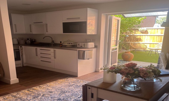 Sprowston Apartment | Stunning 1-Bed Private Apartment in Norwich