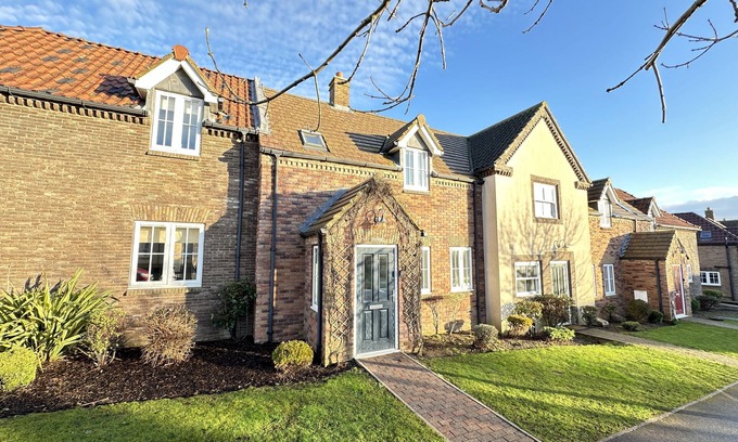 Filey Cottage | Stunning 2 bed coastal cottage - Pool and Beach Access Included.