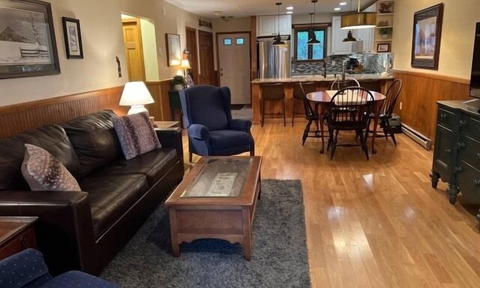 Sugar Mountain Condo | Stunning 2B Condo w/Private Trail to Slopes!