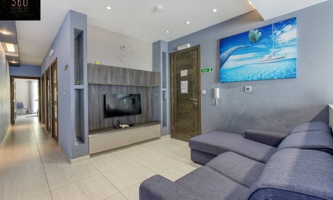 Għadira Apartment | Stunning 2BR APT w/Hill View, perfect for Relaxing