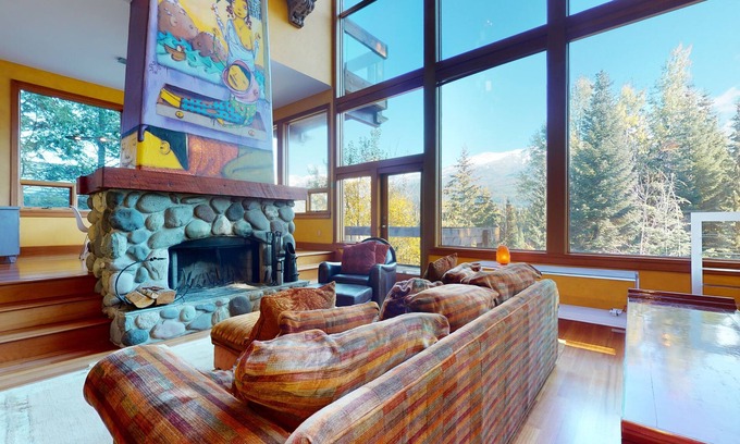 Blueberry Hill House | Stunning 3 Bedroom/3.5 Bathroom Blueberry house with breathtaking Mountain Views
