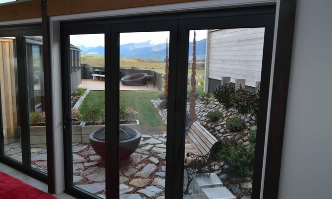 Jacks Point Ski Chalet | stunning 360o Views- brand new home