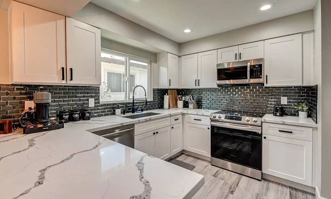 Rancho Oakey House | Stunning 3Br Home, 5 miles to Downtown LV & Strip1