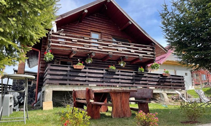 Moieciu Ski Chalet | Stunning 4-Bed Chalet in Bran with Superb Panorama