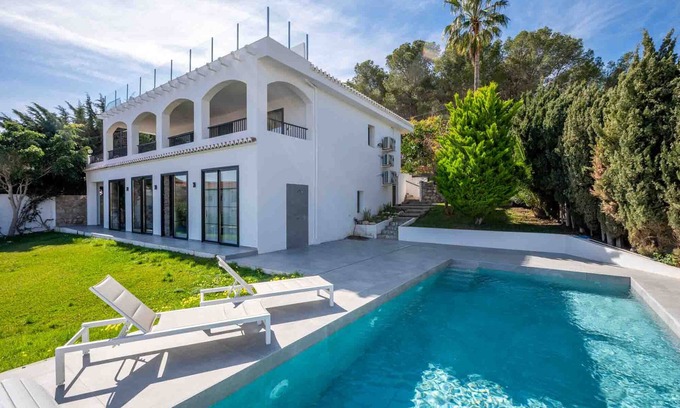 Almunecar Villa | Stunning 4 bed villa with private pool and views