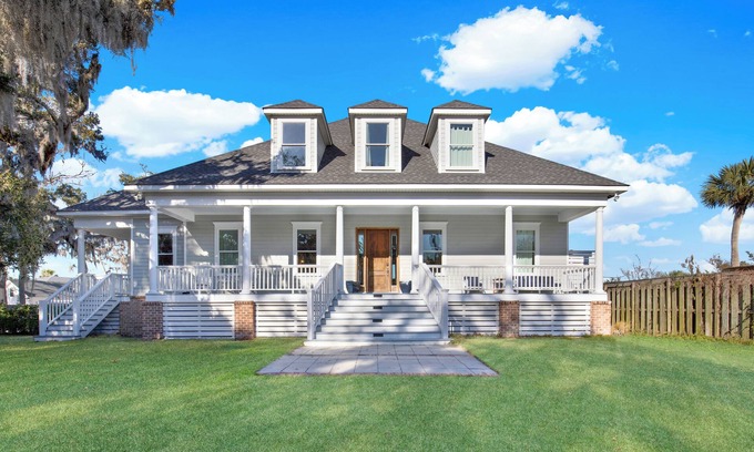 Whitemarsh Island House | Stunning 4-bedroom water front home on Whitemarsh Island