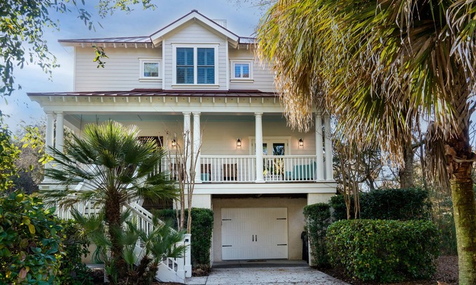 Seabrook Island House | Stunning 4 BR/3.5 BA Home! Great Seabrook Village Location! Neighborhood Pool! Amenity Cards!