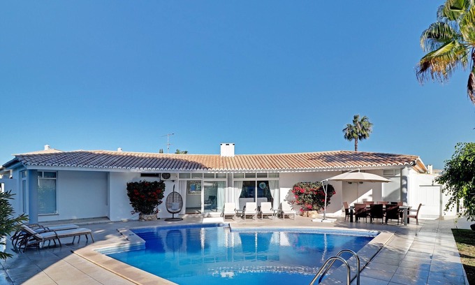 Vale do Garrao Villa | Stunning 4 large bed 4 bath + heated pool nr Garrao, Ancao beaches + Val do Lobo