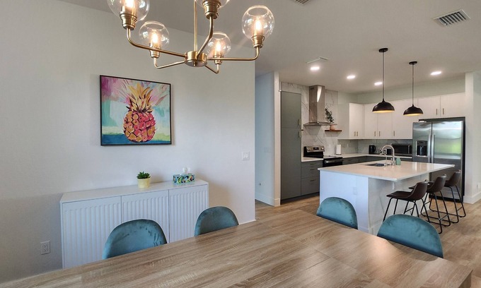 Englewood East House | Stunning 4br house with office, games room, 8 mi to beach