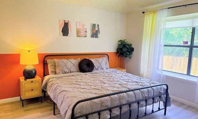 Southeast Arlington House | Stunning 4Br2Ba. Pets Friendly. Extended Stay welcome!