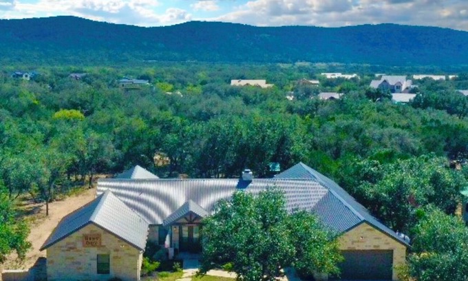Sabinal House | Stunning 6 Bedroom vacation home with pool & hot tub 5 minutes from Frio River!