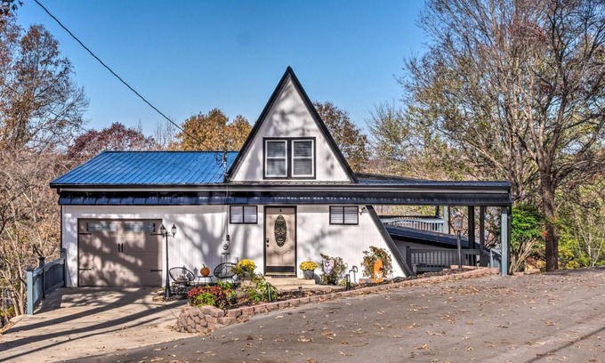 Etoile House | Stunning A-Frame Retreat with Spacious Deck!