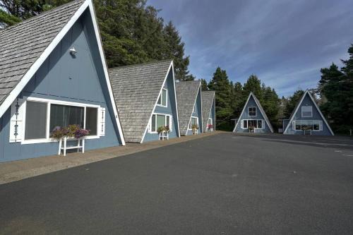 Otter Rock House | Stunning A Frame with Fantastic Views in Otter Rock, Oregon