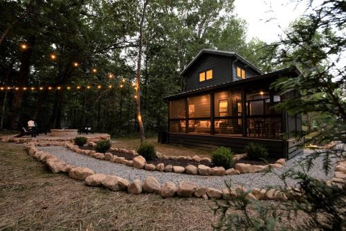 Monteagle House | Stunning and Fully-Equipped Tiny House with Breathtaking Views of South Cumberland State Park in Monteagle, TN