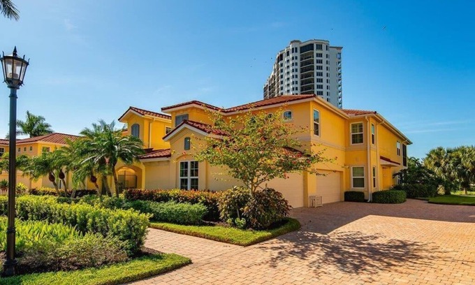 Hammock Bay Condo | Stunning and sleek 3 bedroom Condo in Hammock Bay. 5 Minutes to Marco Island !