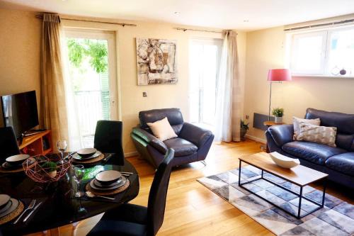 Cambridge Apartment | Stunning Apartment close to Cambridge Station with FREE Parking!