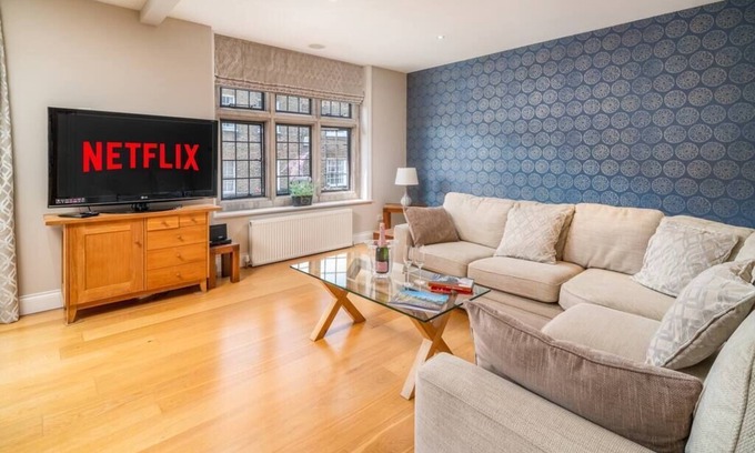 Eton Apartment | Stunning apartment on Eton high street.