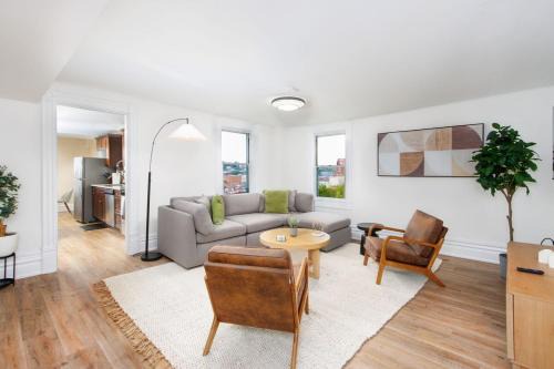 South Side Slopes Apartment | Stunning Apt w Rooftop & Game Room - Sleeps 10