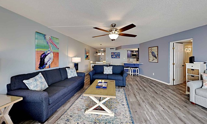 Fort Walton Beach Condo | Stunning Balcony Views | 2 Pools, Gym, & Tennis!